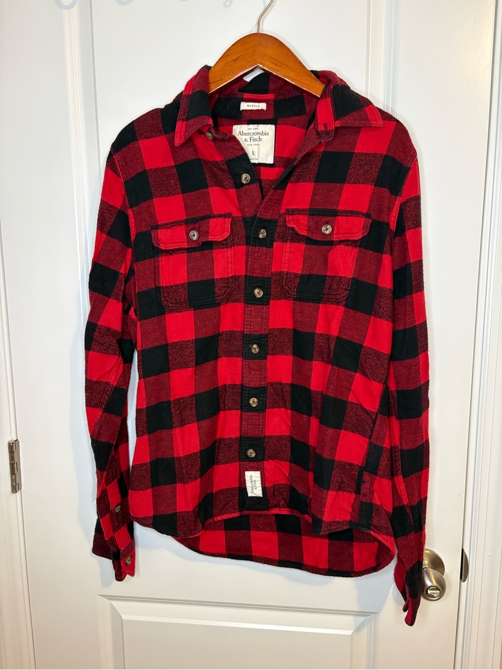 Abercrombie & Fitch Men’s Red Black Buffalo Plaid Flannel Shirt Muscle Fit